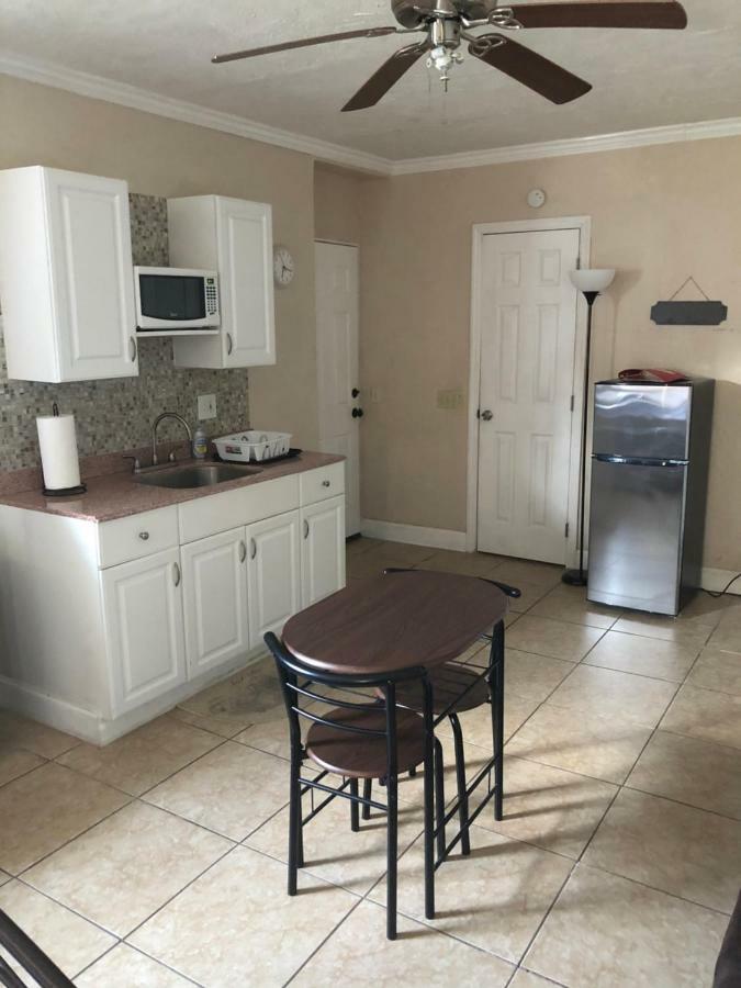 Quiet Cozy Efficiency Apartment Hollywood Bagian luar foto